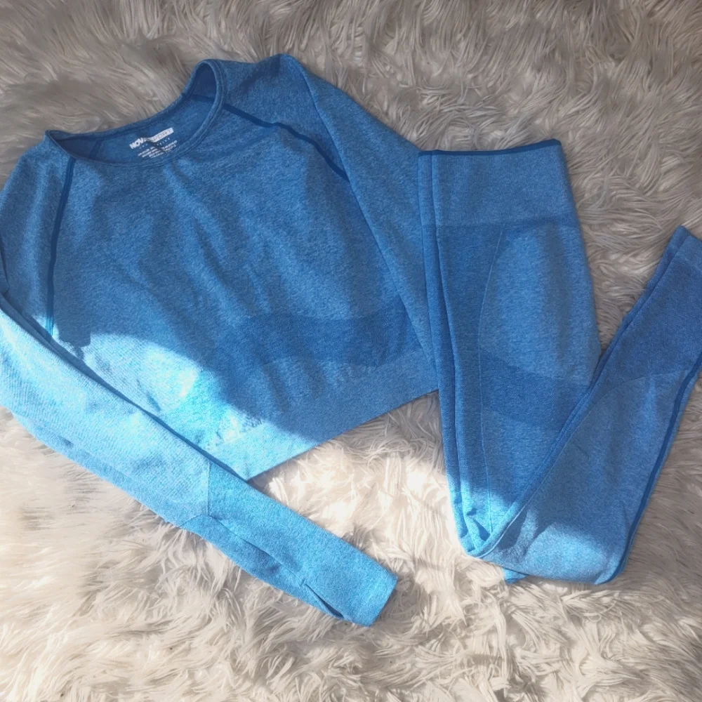 Women Light Blue Seamless Leggings & Crop Long Sleeve Set M/L